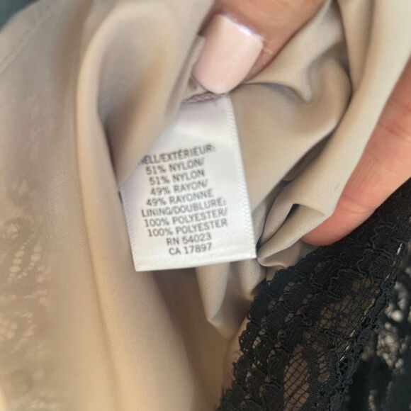 Banana Republic Lined Lace Skirt Sz. 8 Gently Loved - Picture 5 of 7